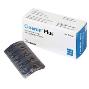 স্কয়ার ফার্মাসিউটিক্যালসের সিনারন প্লাস ট্যাবলেটের একটি বক্স এবং সামনে রাখা একটি ব্লিস্টার প্যাকের ছবি।