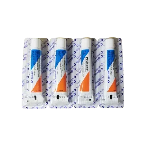 একটি প্যাকেটে সাজানো চারটি পেভিসোন (Pevisone) অ্যান্টিফাঙ্গাল এবং স্টেরয়েড ক্রিমের টিউব।