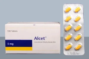 আলসেট ৫ মিগ্রা (Alcet 5 mg) ওষুধের বক্স এবং হলুদ রঙের ট্যাবলেট স্ট্রিপ।