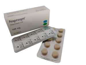 ন্যাপ্রোসিন ৫০০ মিলিগ্রামের (Naprosyn 500 mg) একটি ওষুধের বক্স এবং পাশে দুটি ওষুধের পাতা বা স্ট্রিপ যাতে ছোট গোল ট্যাবলেটগুলো দেখা যাচ্ছে।