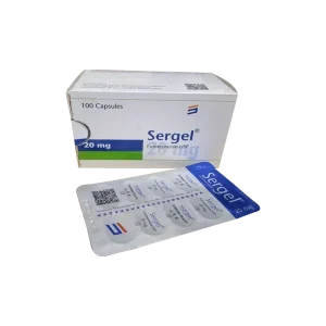 সাদা রঙের ১০০টি সারজেল ২০ মিগ্রা (Sergel 20mg) ক্যাপসুলের বক্স এবং সামনে রাখা একটি অ্যালুমিনিয়াম ফয়েল ব্লিস্টার স্ট্রিপ।